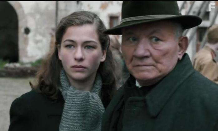 Henriette Confurius and Klaus Manchen in Tannbach (2015)