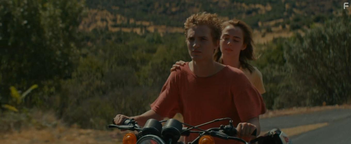 Aliocha Schneider and Garance Marillier in Pompi (2019)