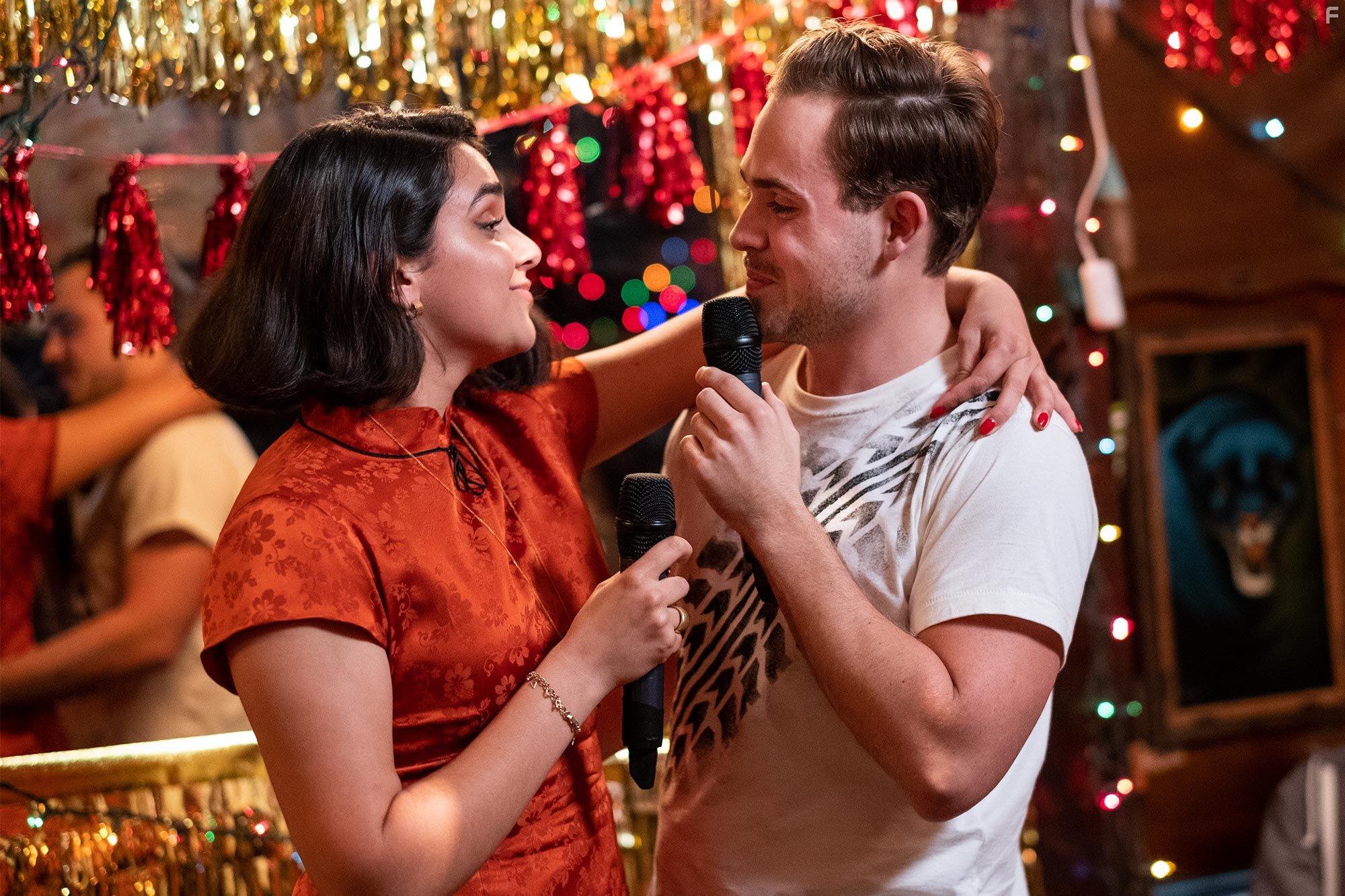 Dacre Montgomery and Geraldine Viswanathan in The Broken Hearts Gallery (2020)