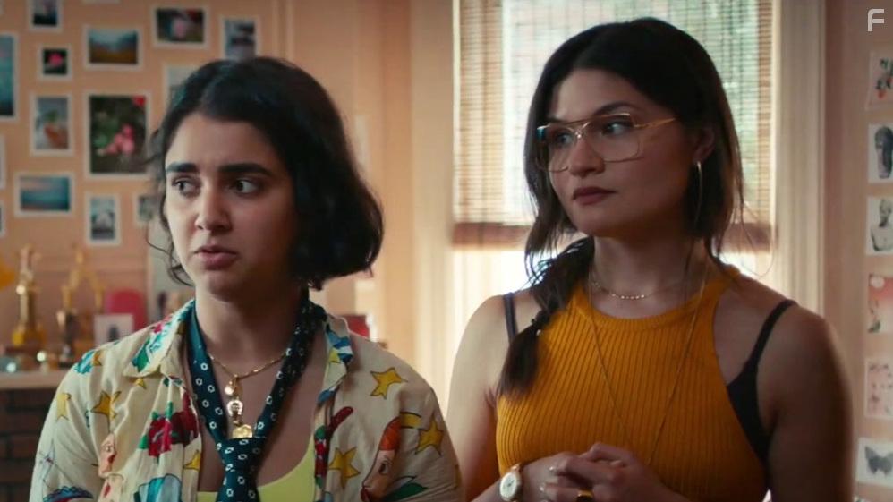Phillipa Soo and Geraldine Viswanathan in The Broken Hearts Gallery (2020)