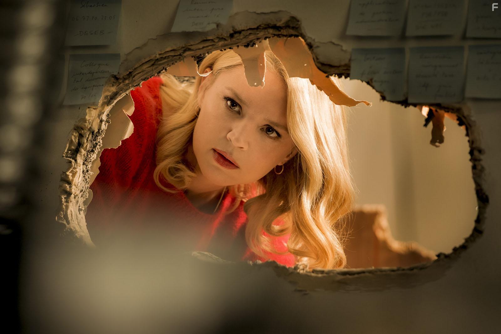 Virginie Efira in Adieu les cons (2020)