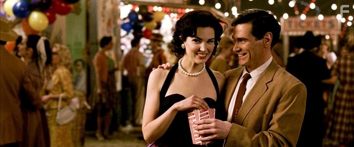Billy Crudup and Laura Mennell in Хранители (2009)