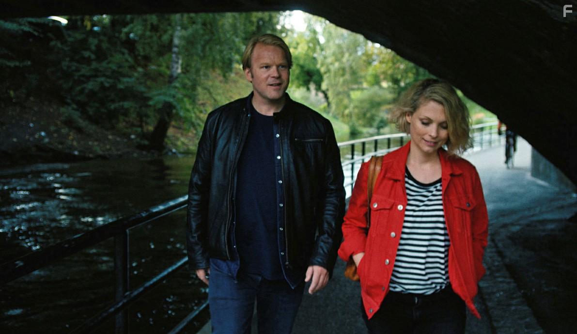 Anders Baasmo Christiansen and MyAnna Buring in En natt (2018)