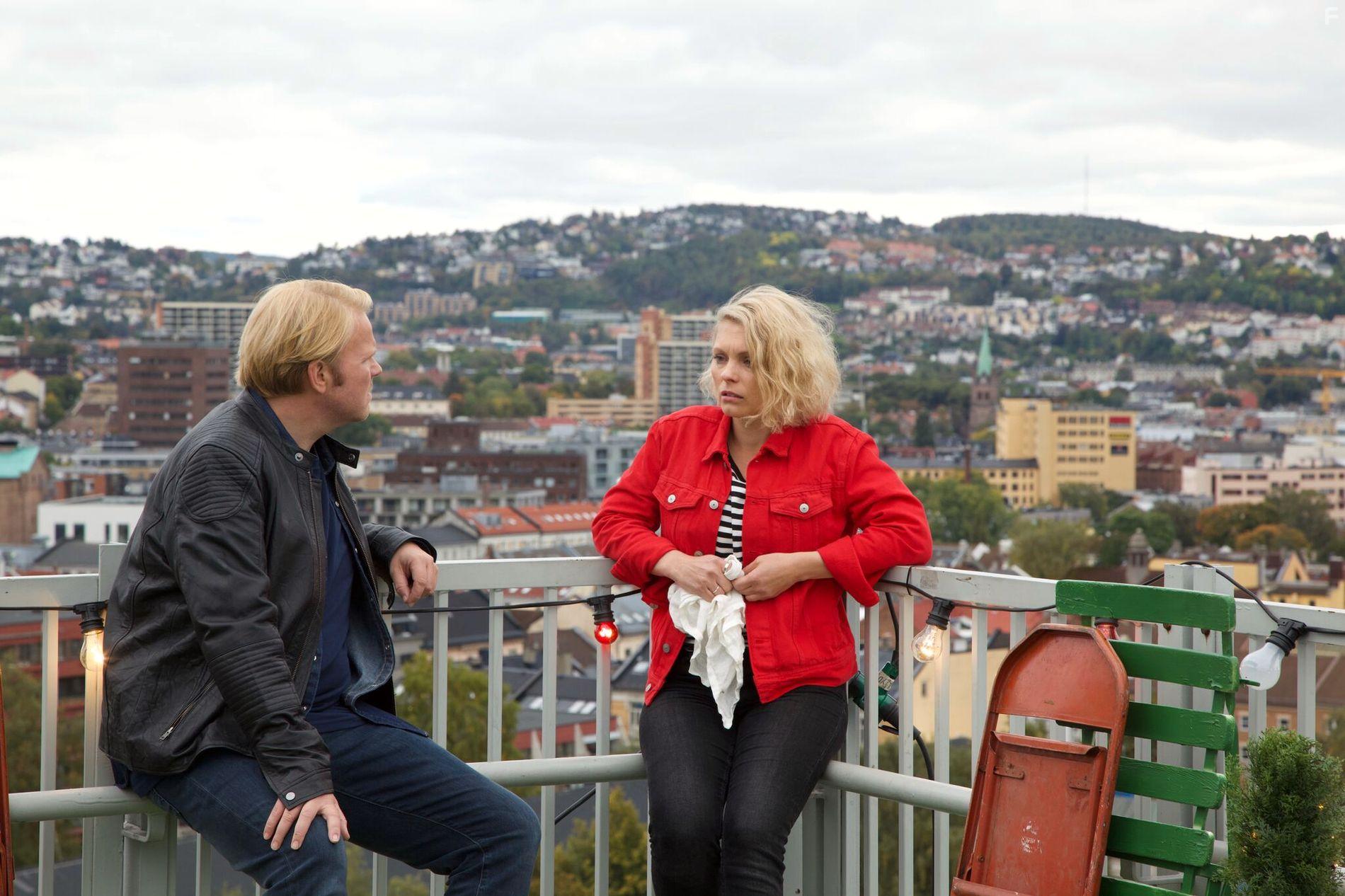 Anders Baasmo Christiansen and MyAnna Buring in En natt (2018)