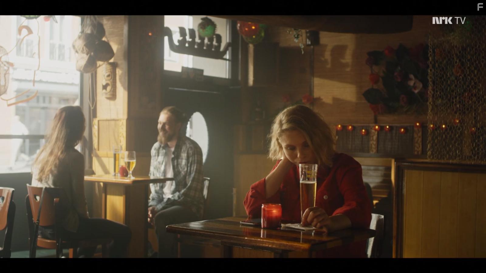 MyAnna Buring and Kenneth Wolf Andersen Haugen in En natt (2018)