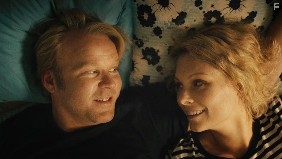 Anders Baasmo Christiansen and MyAnna Buring in En natt (2018)