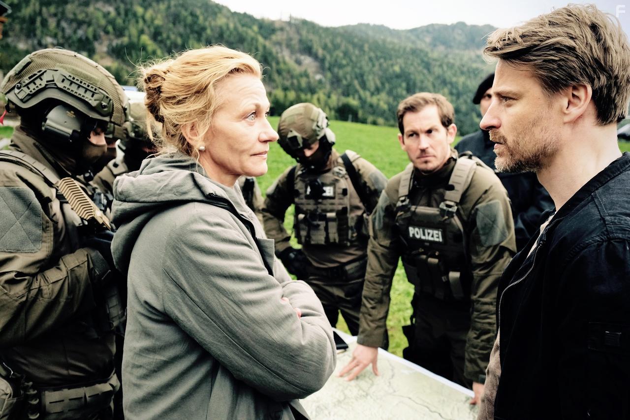 Karen Bhne, Maximilian von Pufendorf, and Stefan Murr in Flucht durchs Hllental (2019)