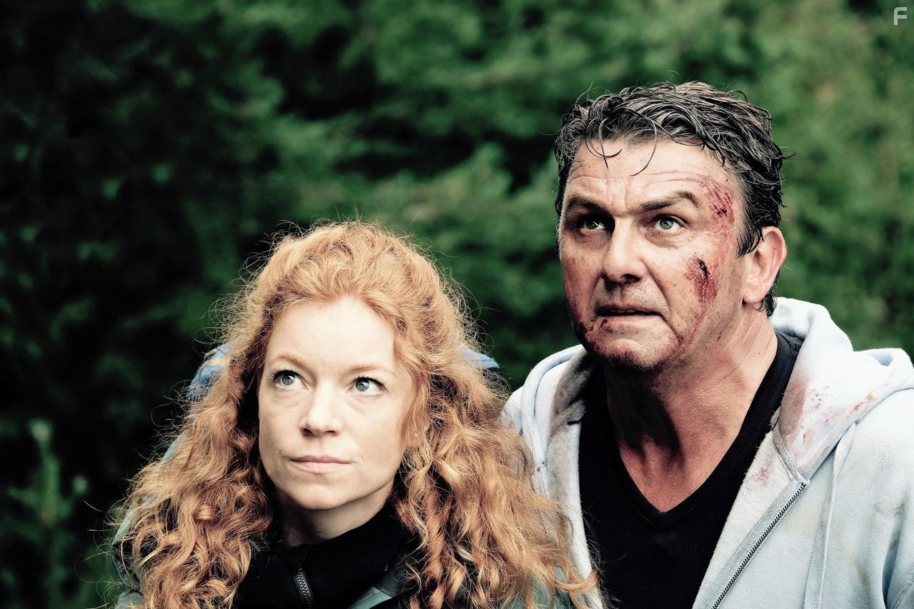 Marleen Lohse and Hans Sigl in Flucht durchs Hllental (2019)