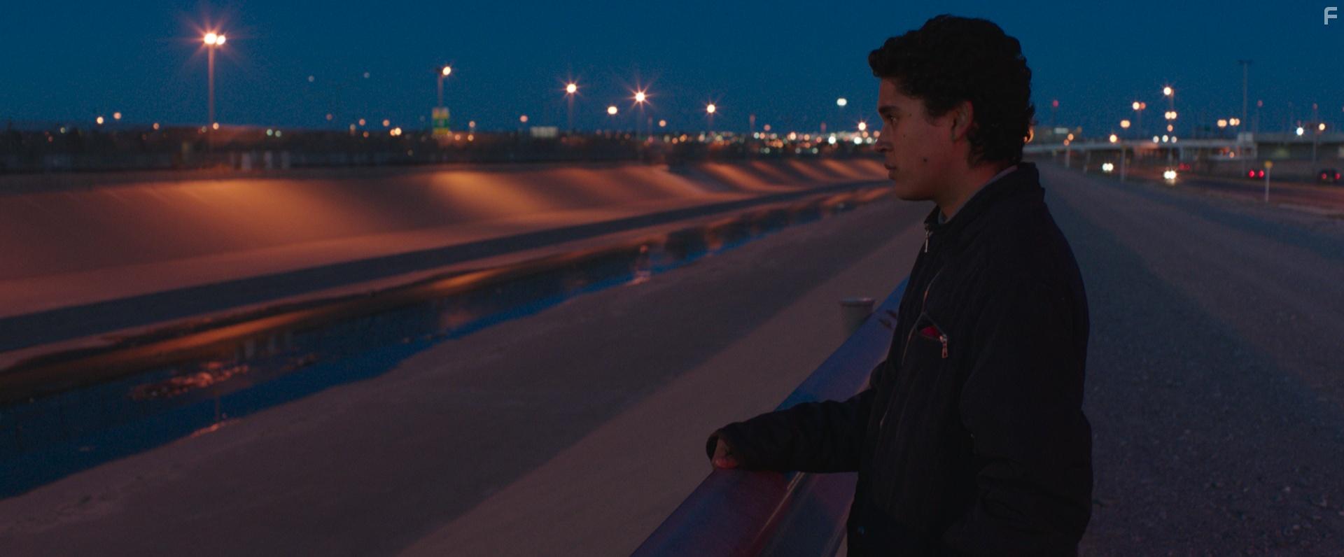 Benny Emmanuel in Detrs de la Montaa (2018)