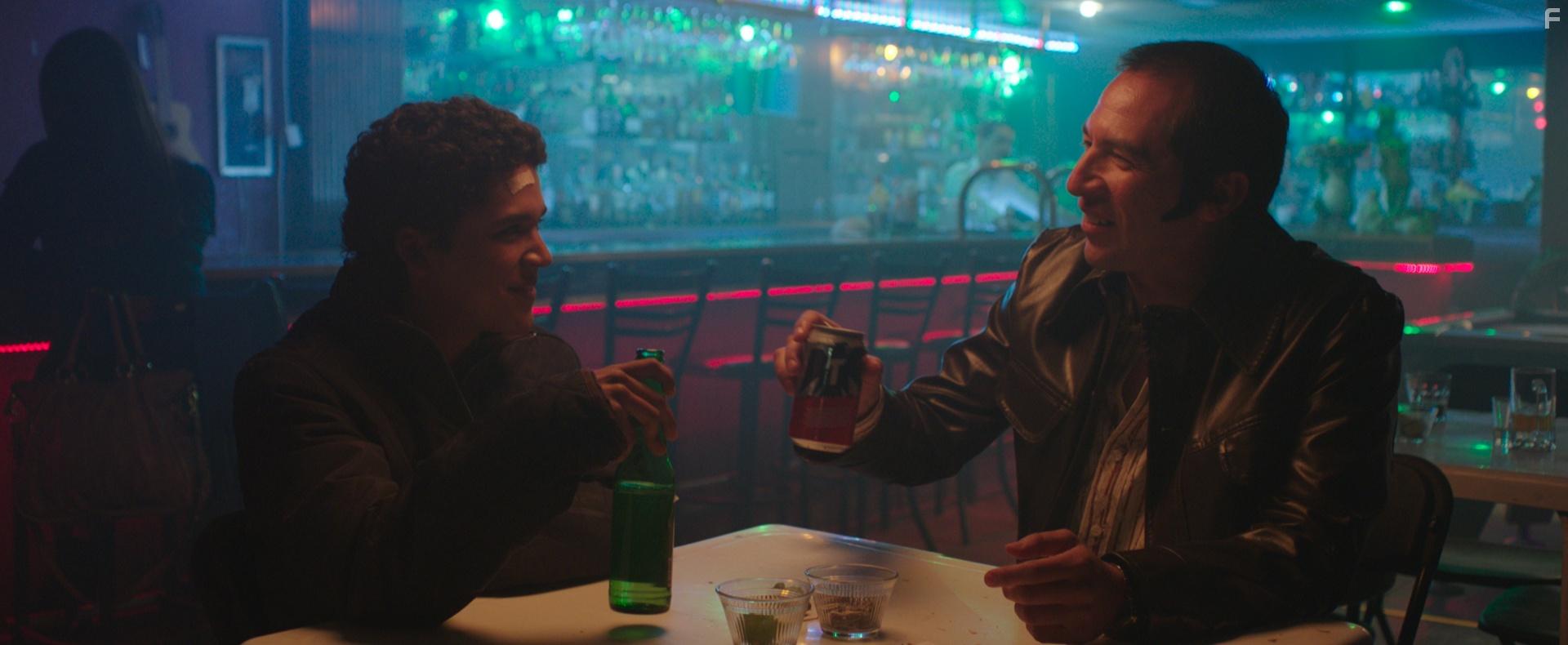 Enrique Arreola and Benny Emmanuel in Detrs de la Montaa (2018)