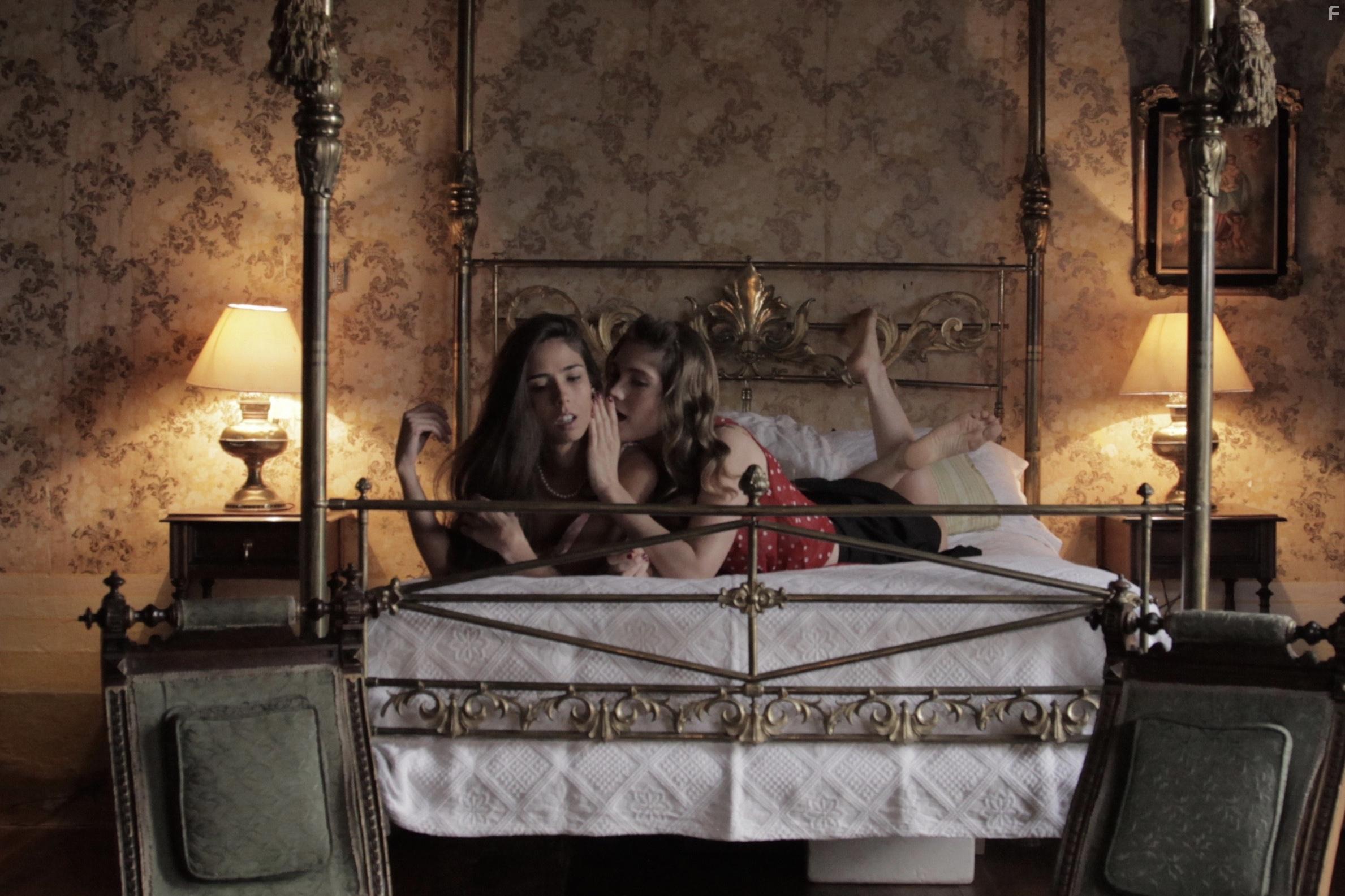 Natasha Esca in Dos Lagos (2017)