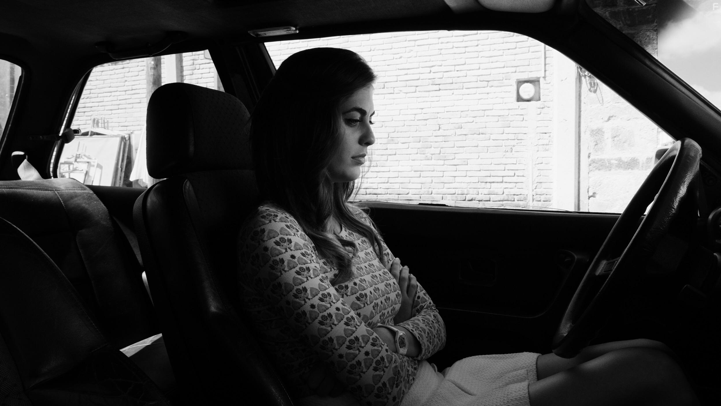 Ariana Ron Pedrique in Dos Lagos (2017)