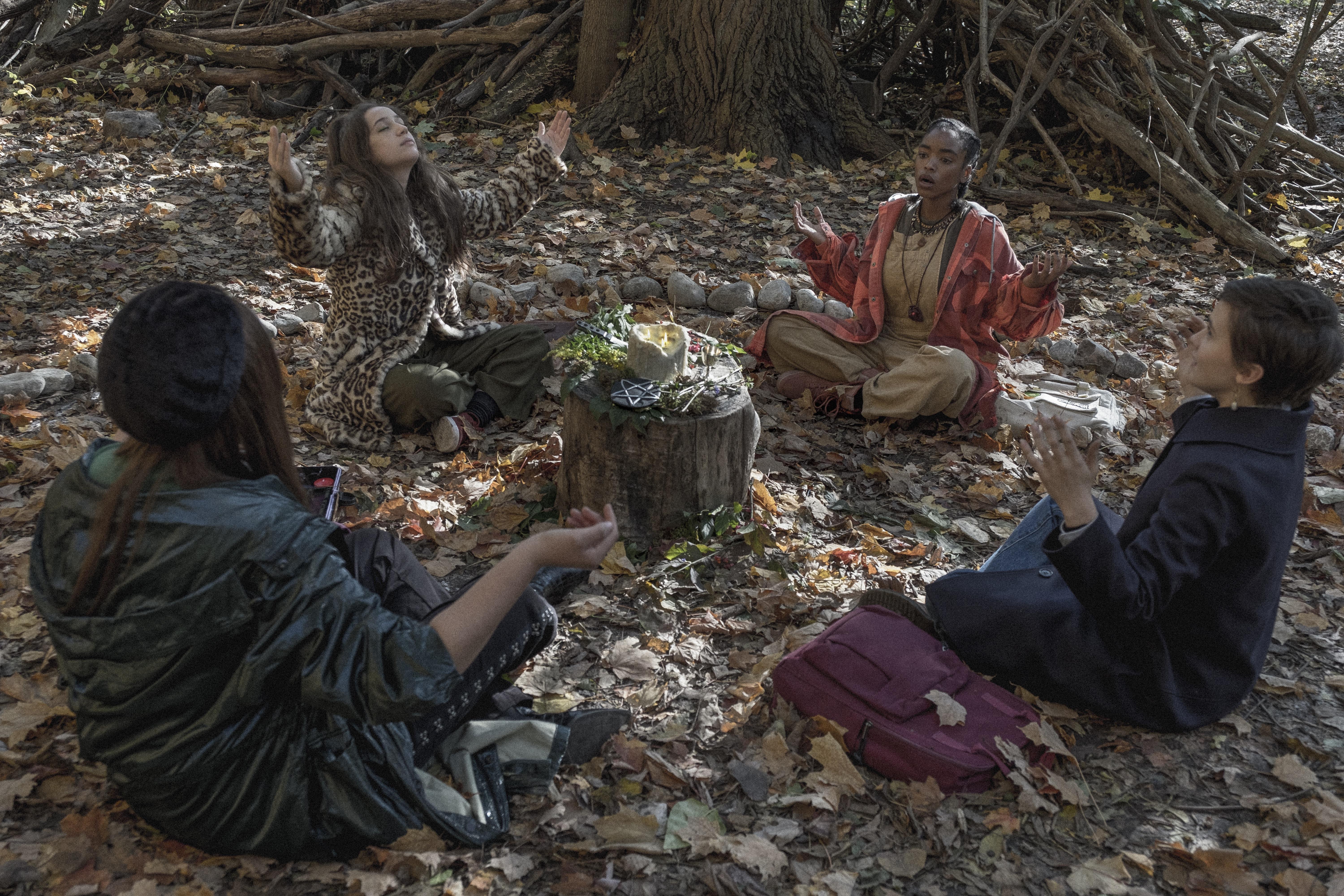 Zoey Luna, Gideon Adlon, Lovie Simone, and Cailee Spaeny in The Craft: Legacy (2020)