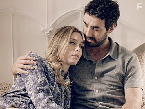 Gabriel Godoy and Juliana Schalch in O Negcio (2013)