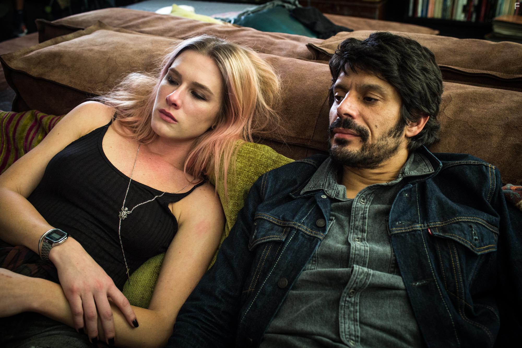 Fiorella Mattheis and Lourinelson Vladmir in Rua Augusta (2018)