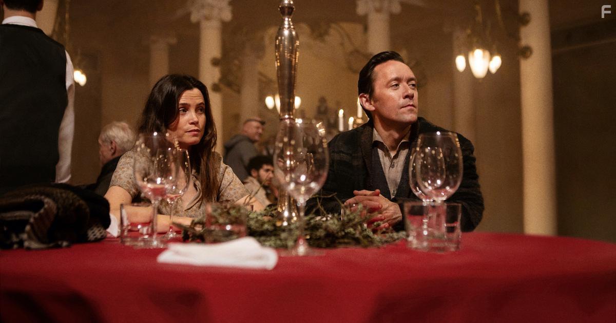 Gitte Witt and Thomas Gullestad in Kadaver (2020)