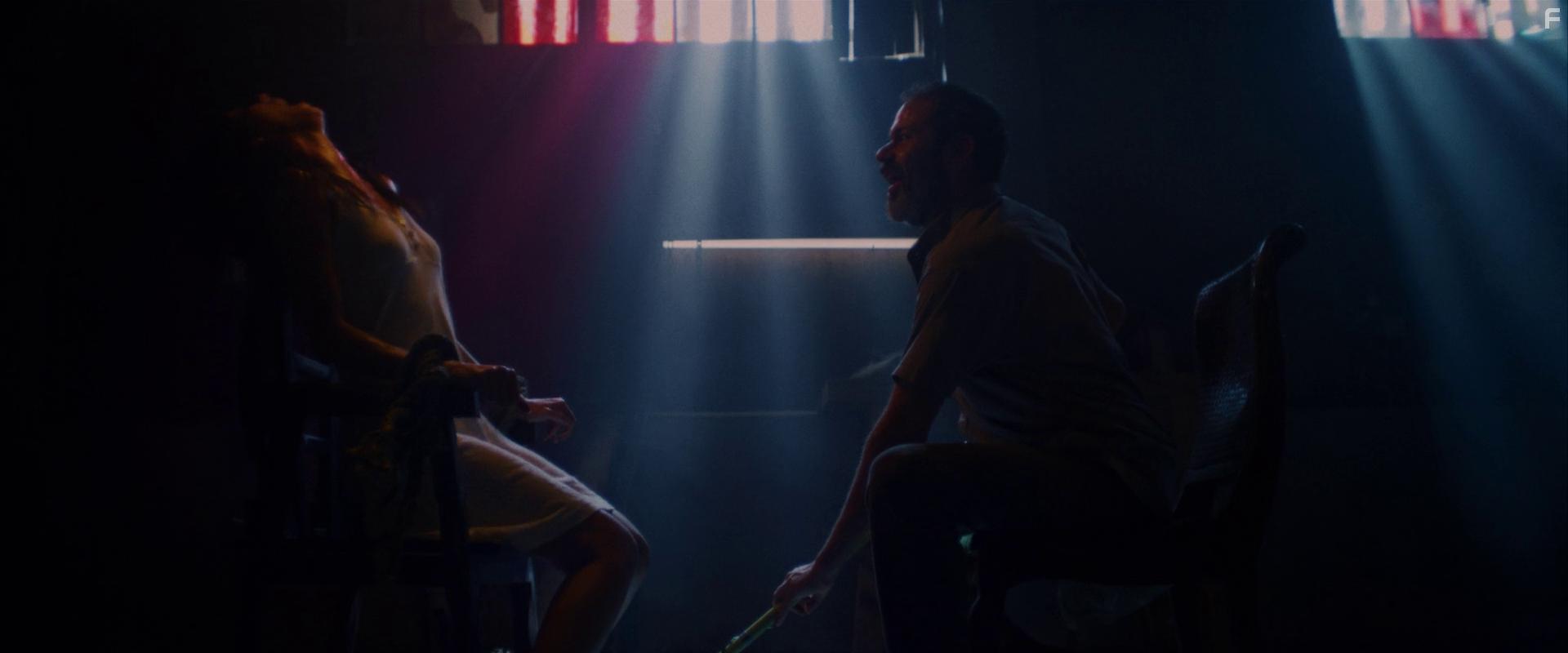 Juli Fbregas and Ximena Romo in Menendez Parte 1: El da del Seor (2020)