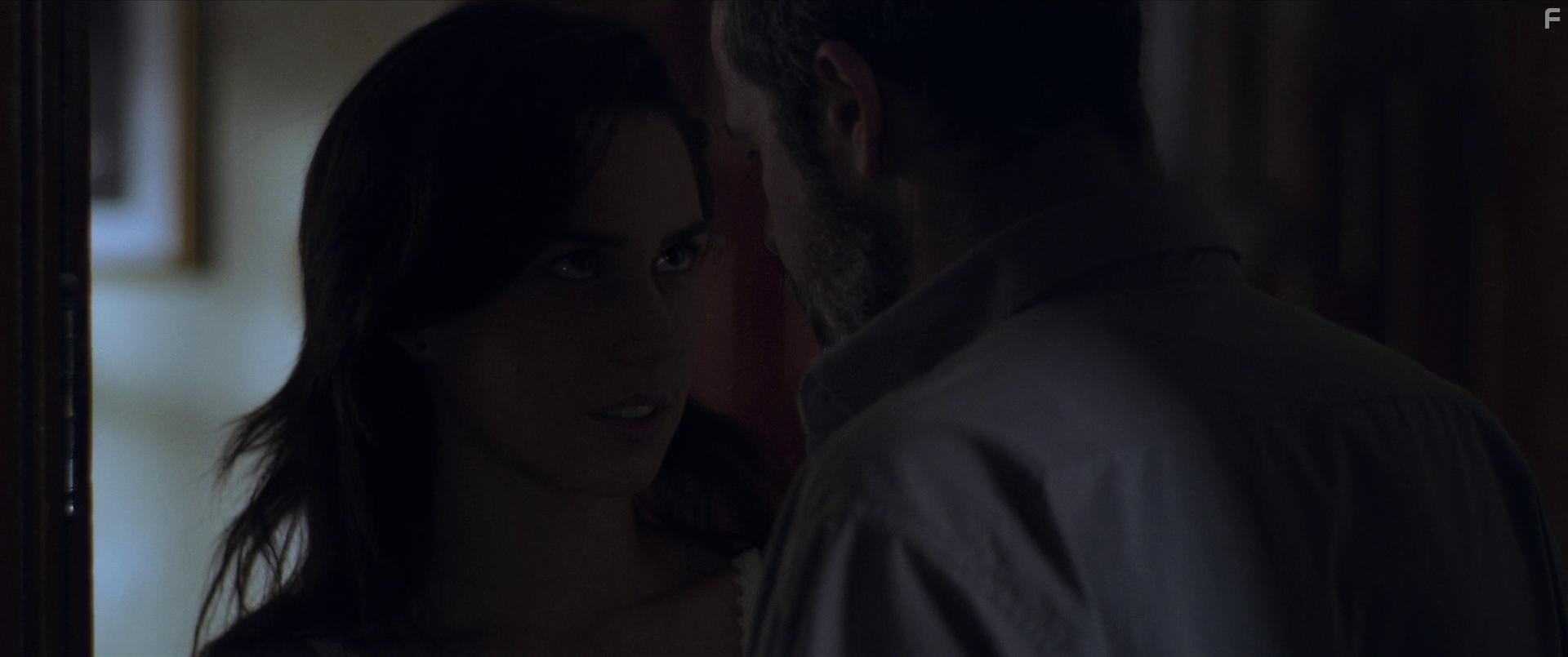 Juli Fbregas and Ximena Romo in Menendez Parte 1: El da del Seor (2020)