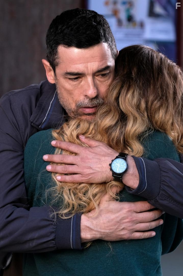 Alessandro Gassmann and Zoe Tavarelli in Io ti cercher (2020)