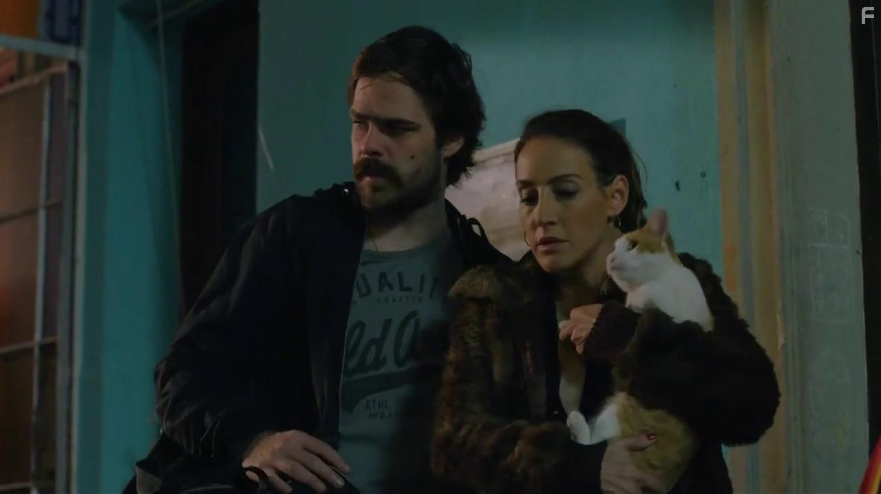 Eleonora Wexler and Peter Lanzani in Un gallo para Esculapio (2017)