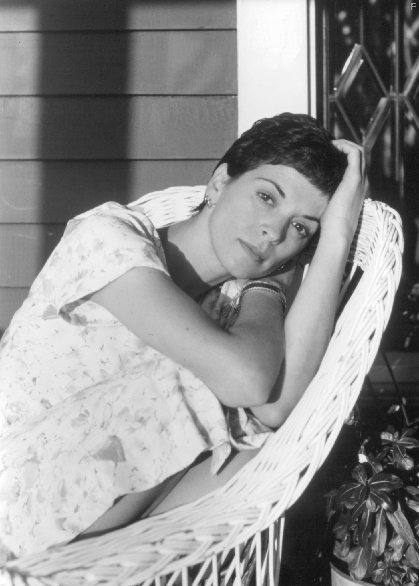 Annabella Sciorra in Лекарство (1995)