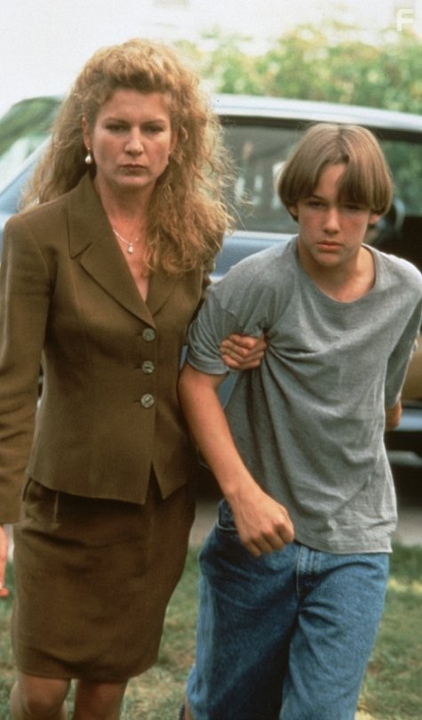 Brad Renfro and Diana Scarwid in Лекарство (1995)