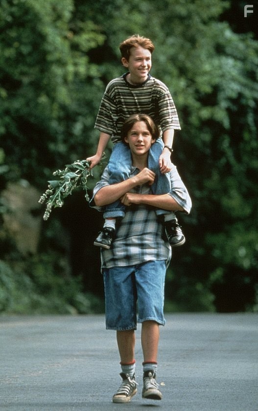 Brad Renfro and Joseph Mazzello in Лекарство (1995)