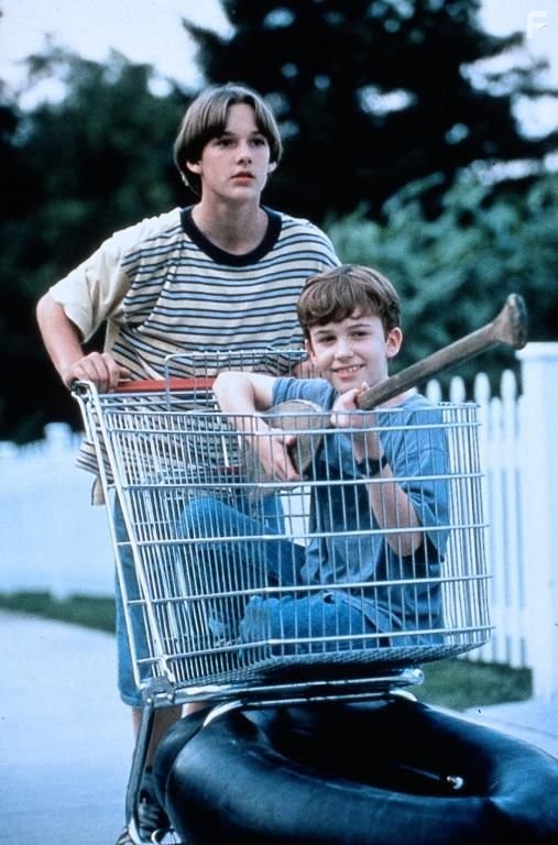 Brad Renfro and Joseph Mazzello in Лекарство (1995)