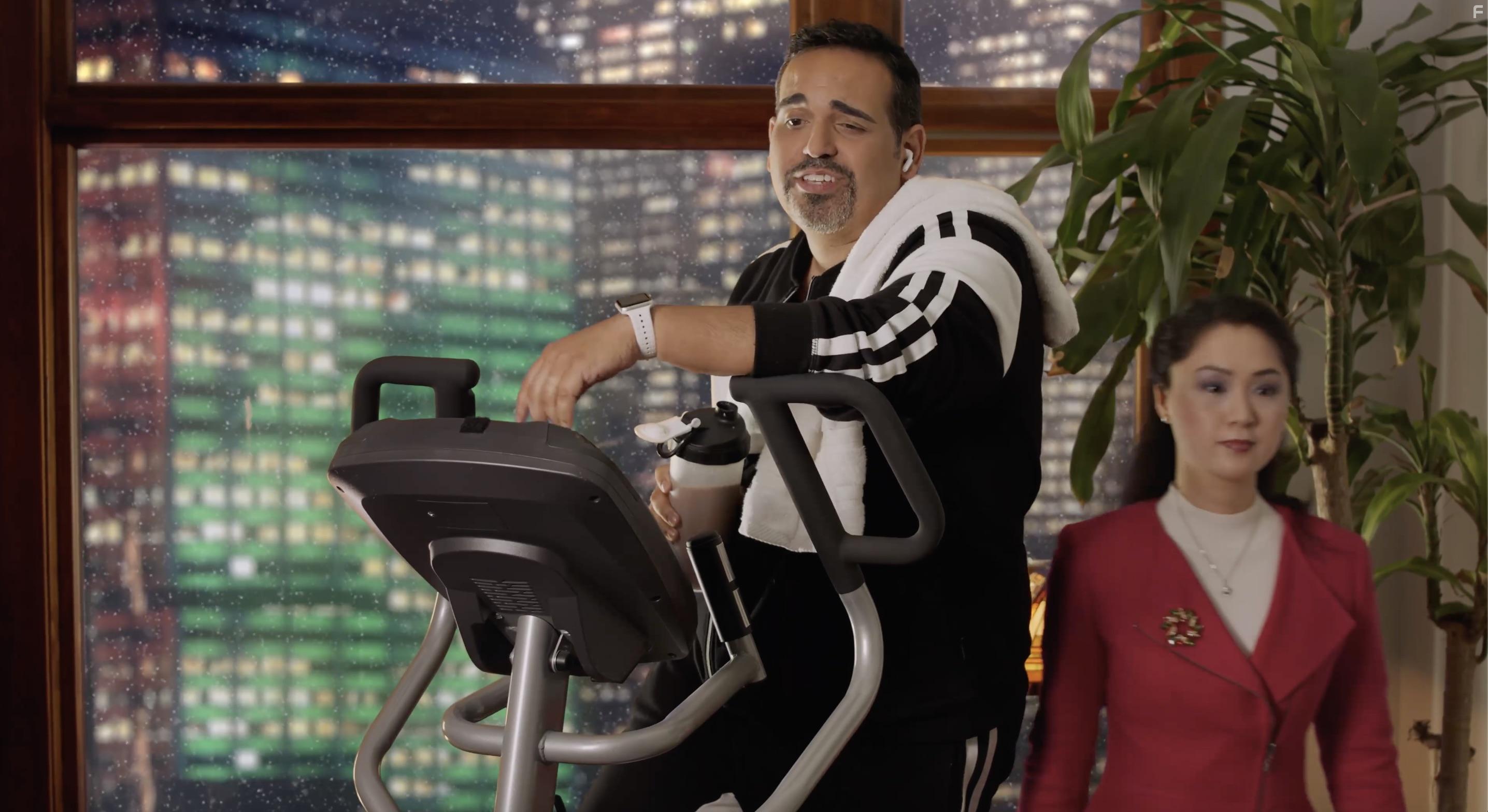 Robert Amaya in The Farmer and the Belle: Saving Santaland (2020)