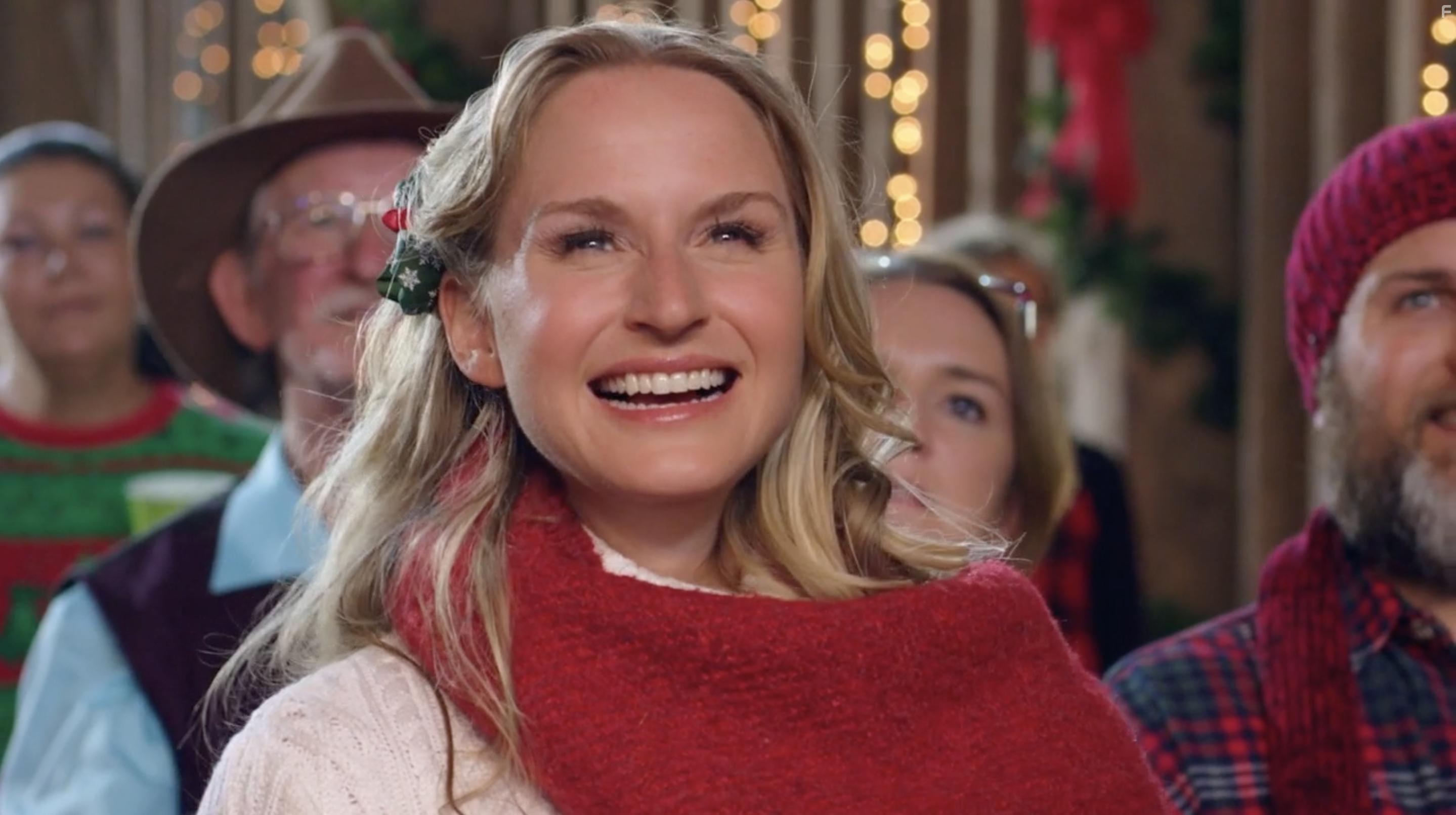 Jenn Gotzon in The Farmer and the Belle: Saving Santaland (2020)