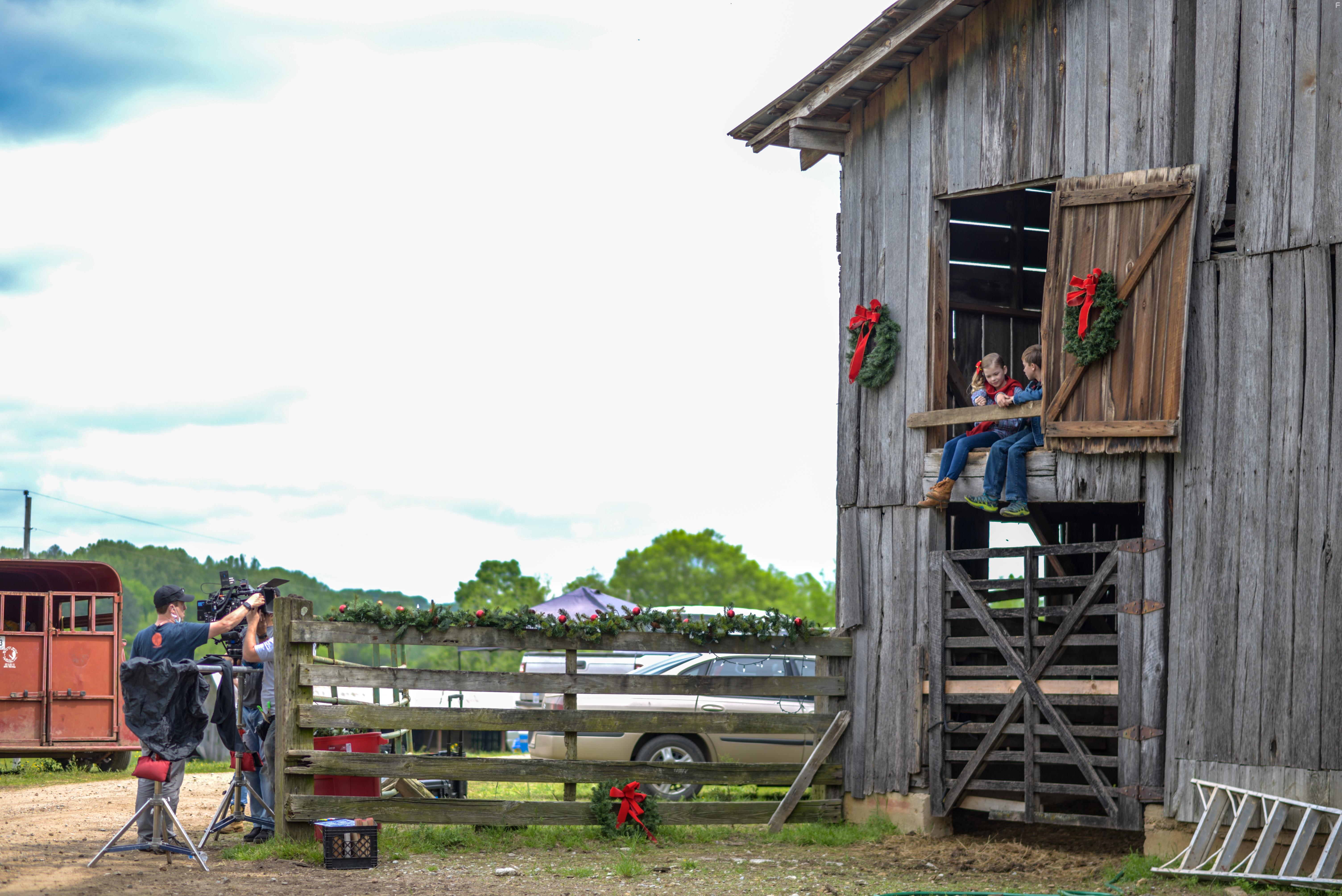 The Farmer and the Belle: Saving Santaland (2020)