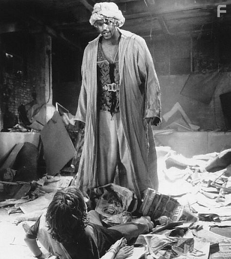 Francis Capra and Shaquille O'Neal in Джинна вызывали? (1996)