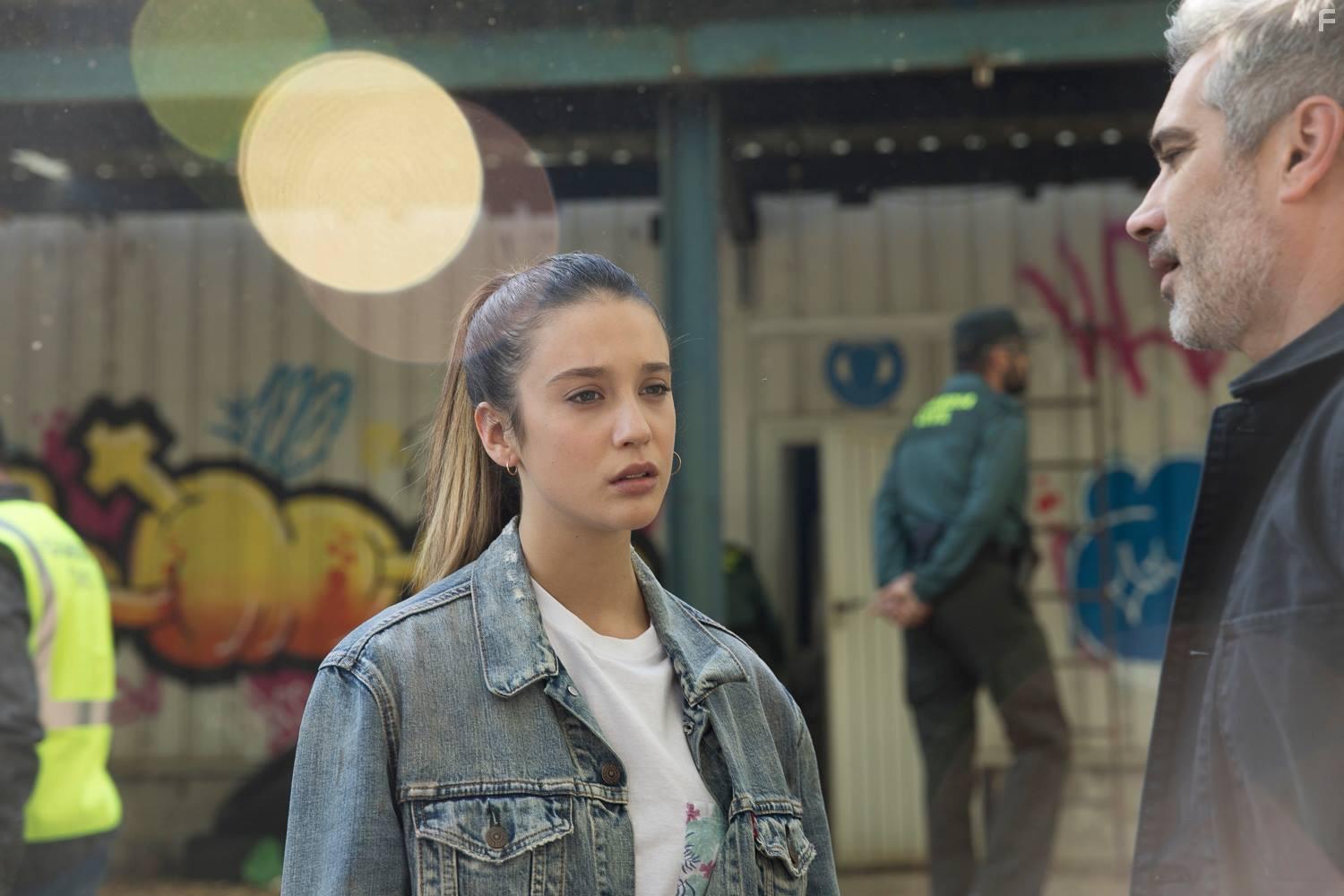Adri Collado and Mara Pedraza in Si fueras t (2017)