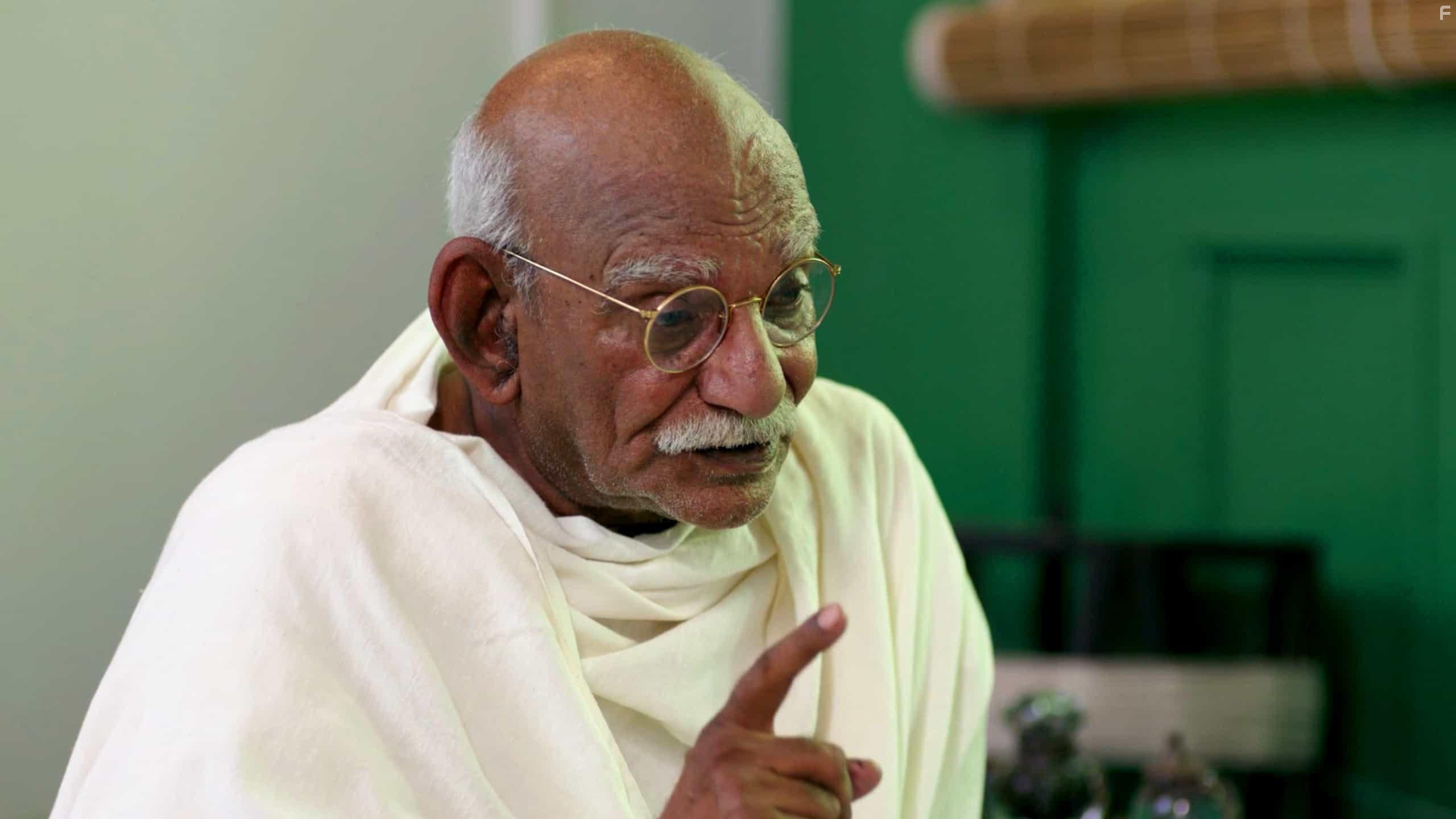 Surendra Rajan in Bose: Dead/Alive (2017)