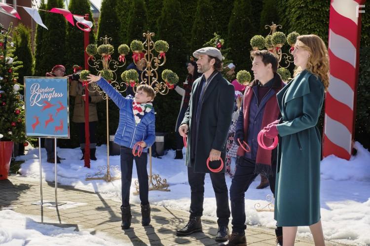 Eion Bailey, Jim Thorburn, and Julie Lynn Mortensen in Deliver by Christmas (2020)