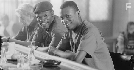 Samuel L. Jackson and Lawrence Gilliard Jr. in Истина в вине (1996)
