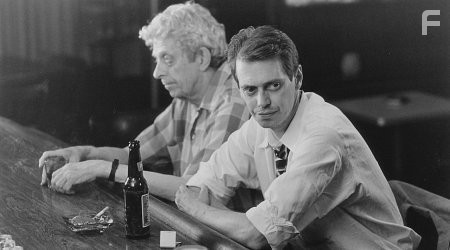 Steve Buscemi and Bronson Dudley in Истина в вине (1996)