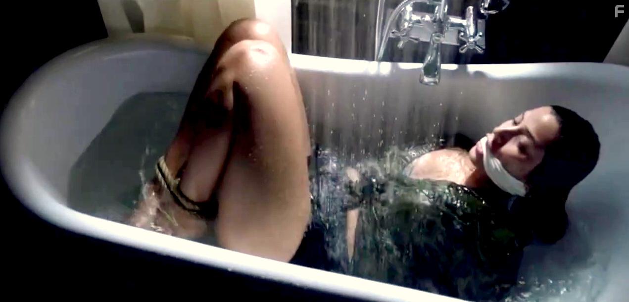 Manon Azem in Ils taient dix (2020)