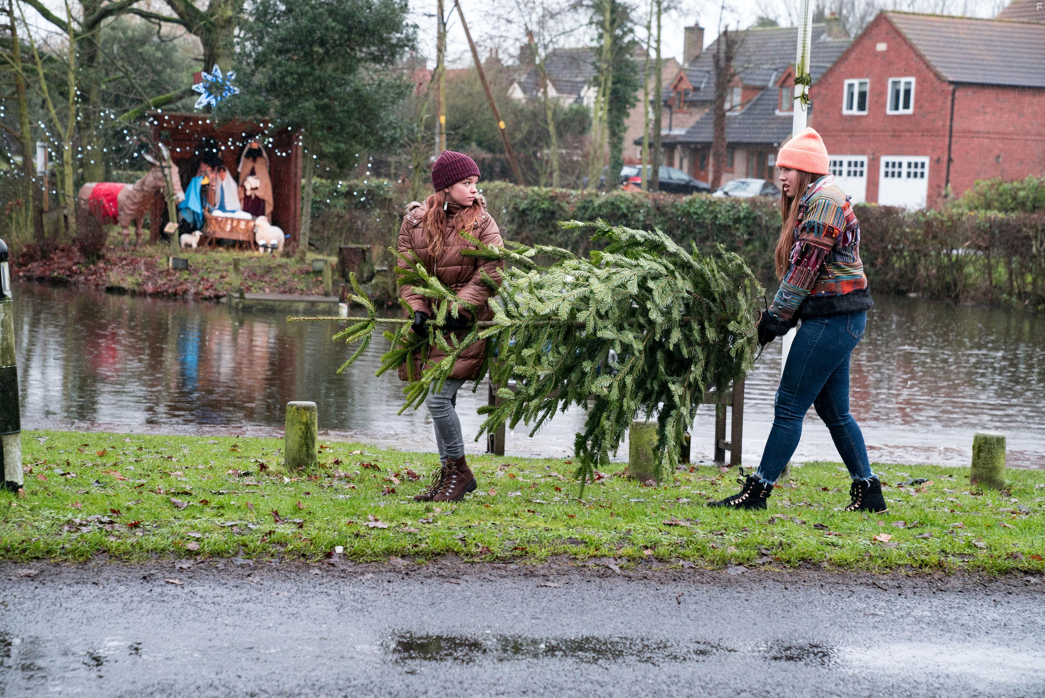 Hadar Cats and Olivia-Mai Barrett in My Dad's Christmas Date (2020)