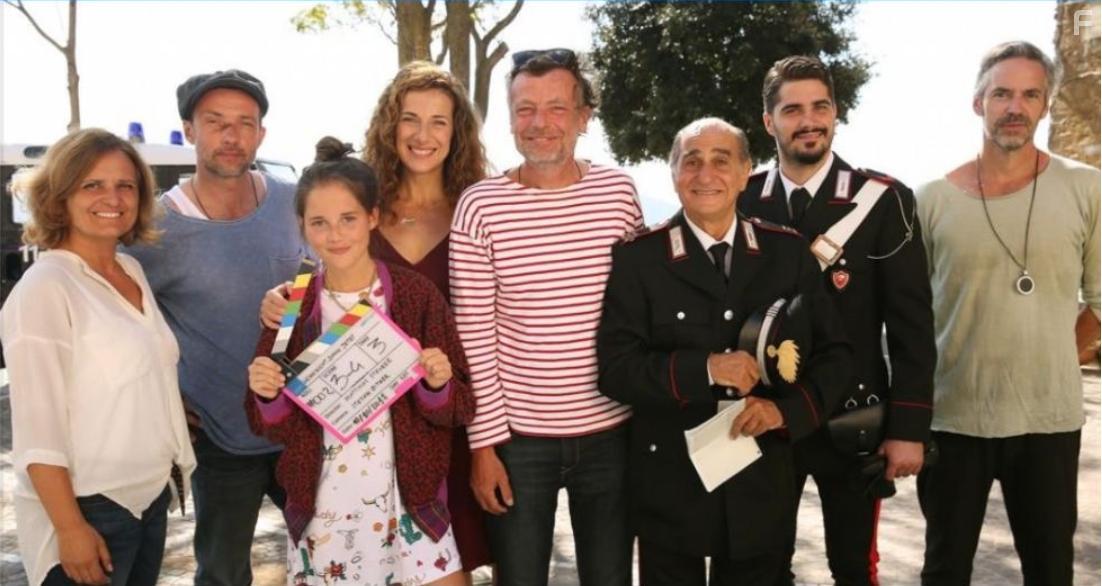 Pino Ammendola, Lucas Gregorowicz, Clelia Sarto, Matthias Steurer, and Bianca Nawrath in Papa hat keinen Plan (2019)