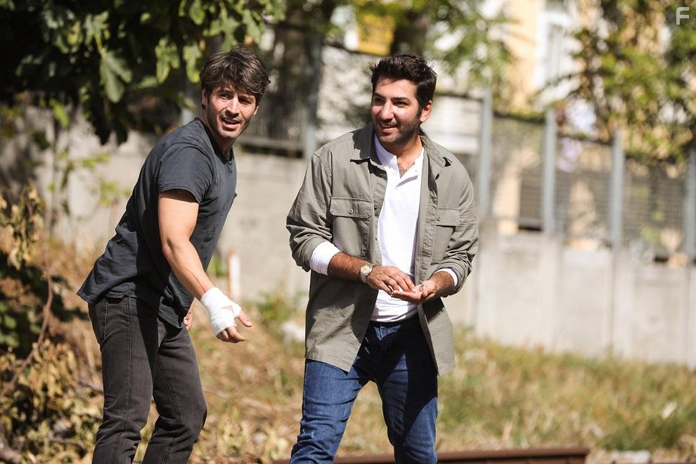 Berkay Ates and Cihangir Ceyhan in Alev Alev (2020)