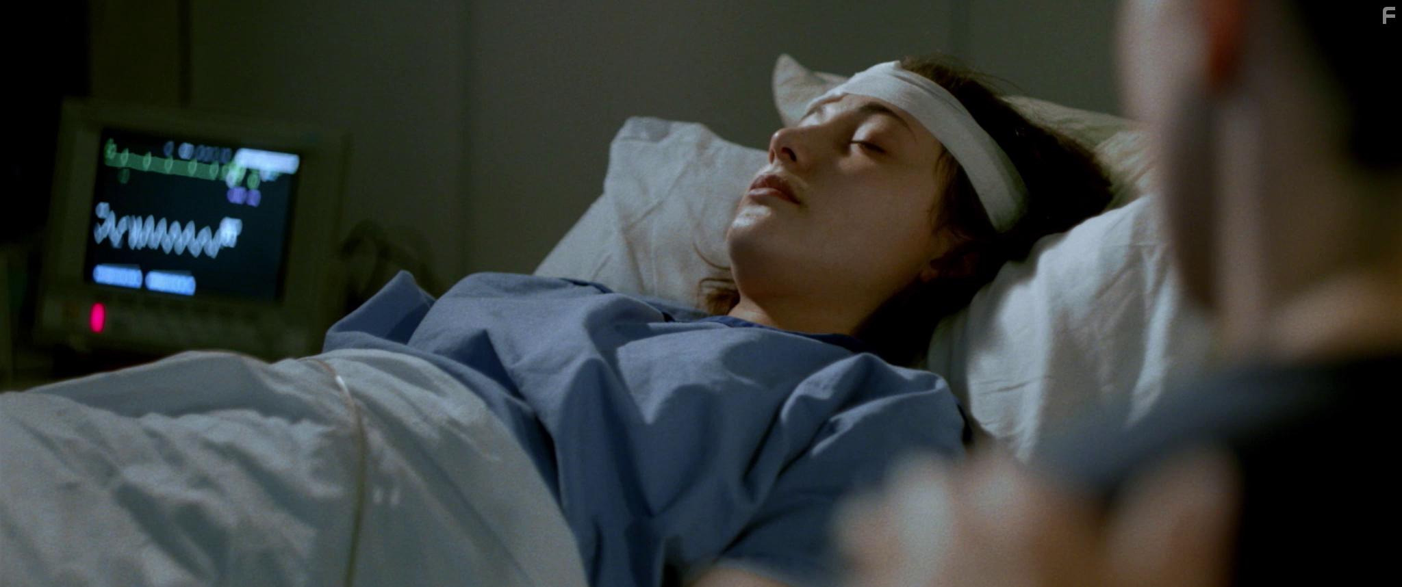 Susannah Elmecky and Ben Peeters in Stille Storm (2018)