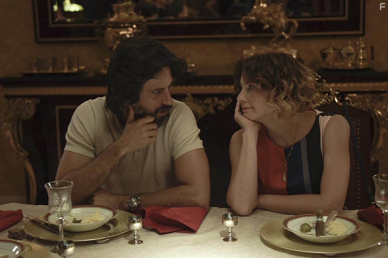 Leonor Watling and Hugo Silva in Nasdrovia (2020)