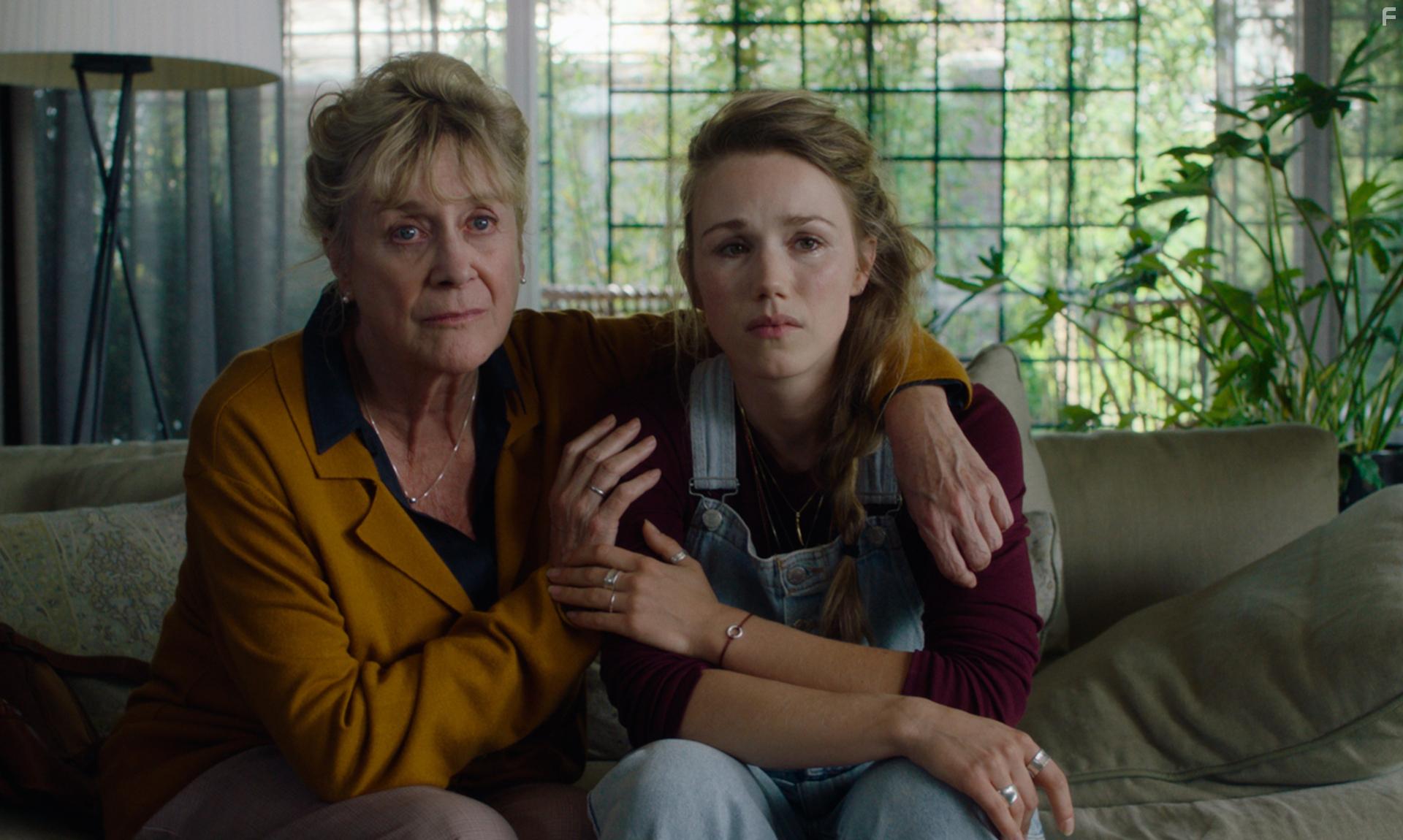 Beppie Melissen and Sanne-Samina Hanssen in De liefhebbers (2019)