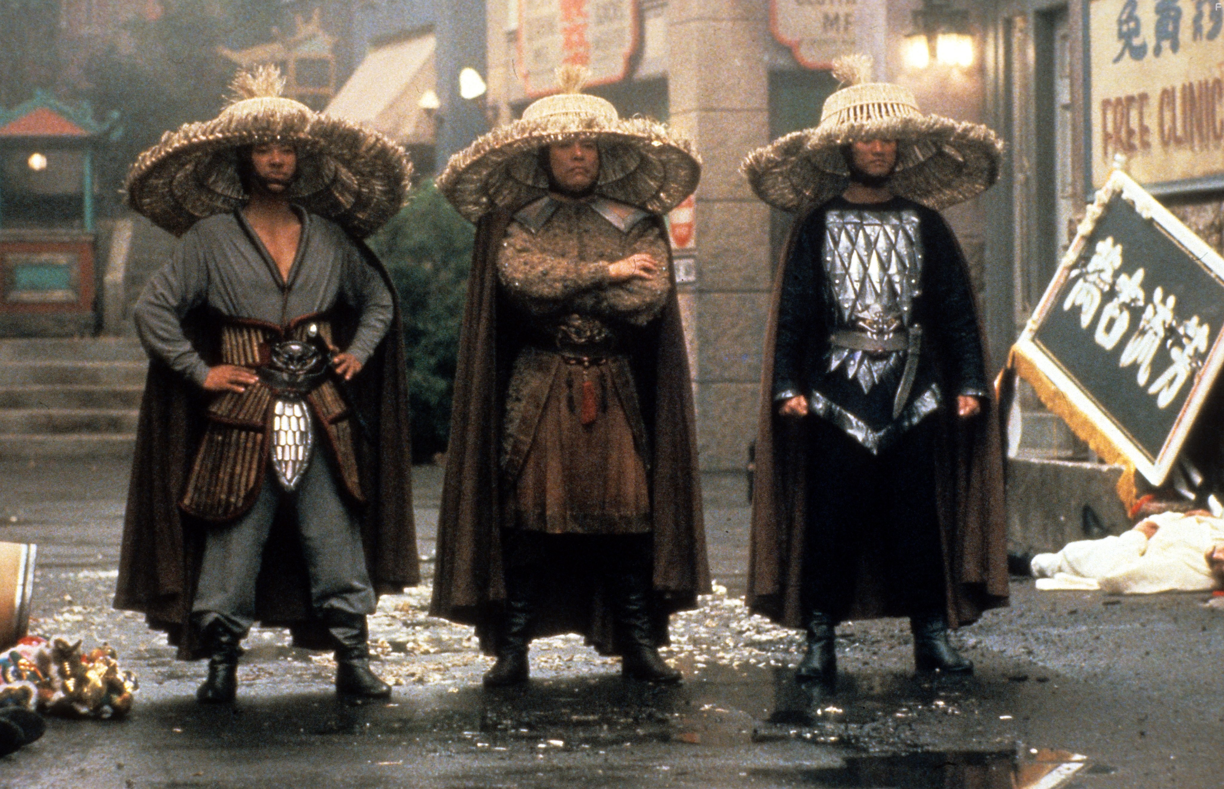 Peter Kwong, James Pax, and Carter Wong in Большой переполох в маленьком Китае (1986)