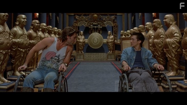 Kurt Russell and Dennis Dun in Большой переполох в маленьком Китае (1986)