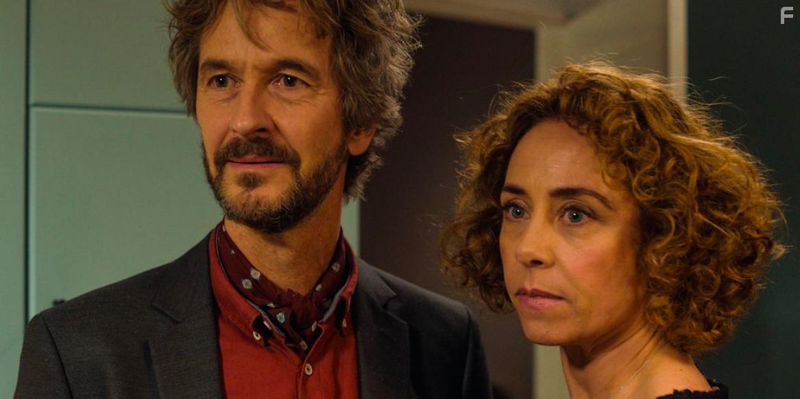 Lars Brygmann and Sofie Grbl in Den tid p ret (2018)