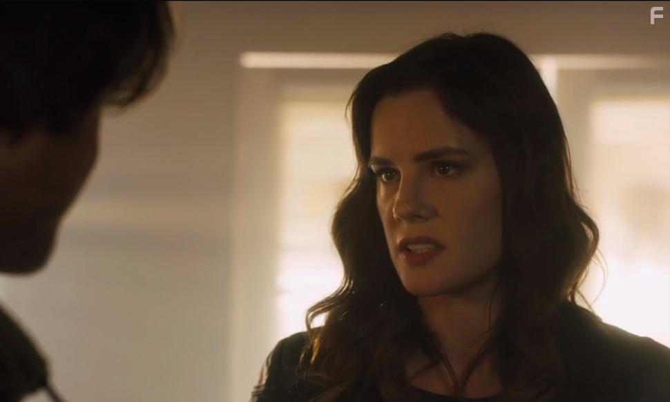 Chelsea Hobbs in Left for Dead (2018)