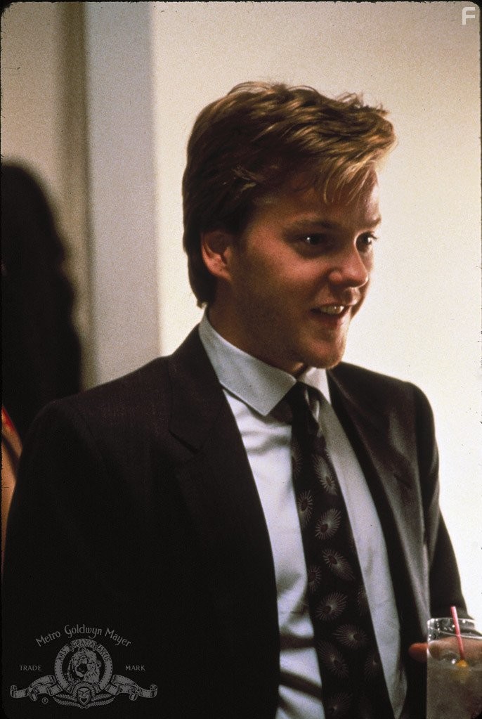 Kiefer Sutherland in Яркие огни, большой город (1988)