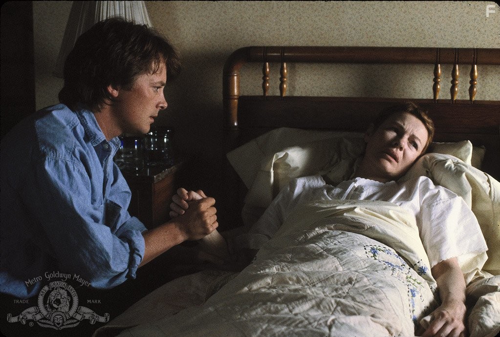 Michael J. Fox and Dianne Wiest in Яркие огни, большой город (1988)